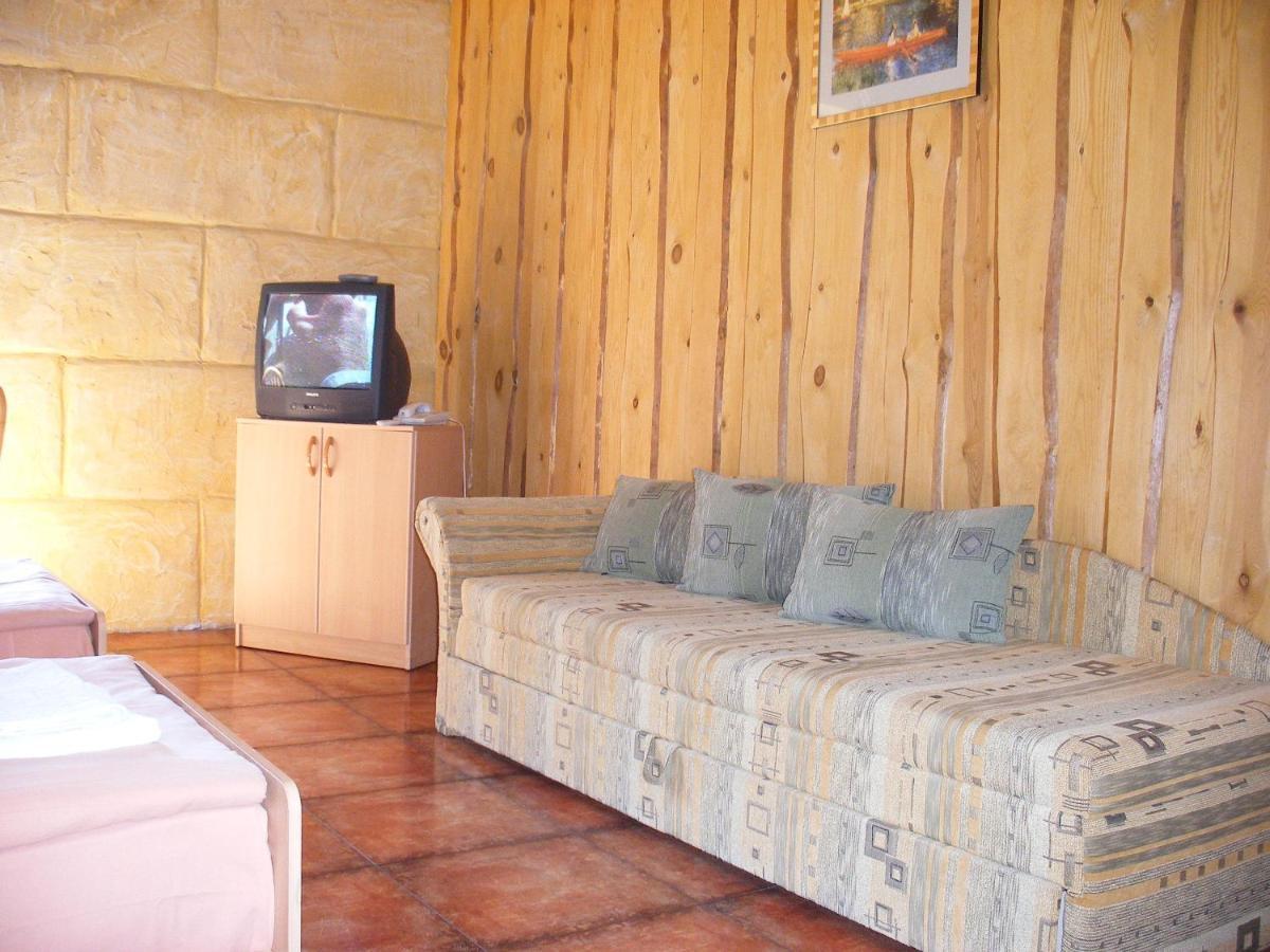 Tvirtove Prie Didziulio Hotel Dėdeliškės Buitenkant foto