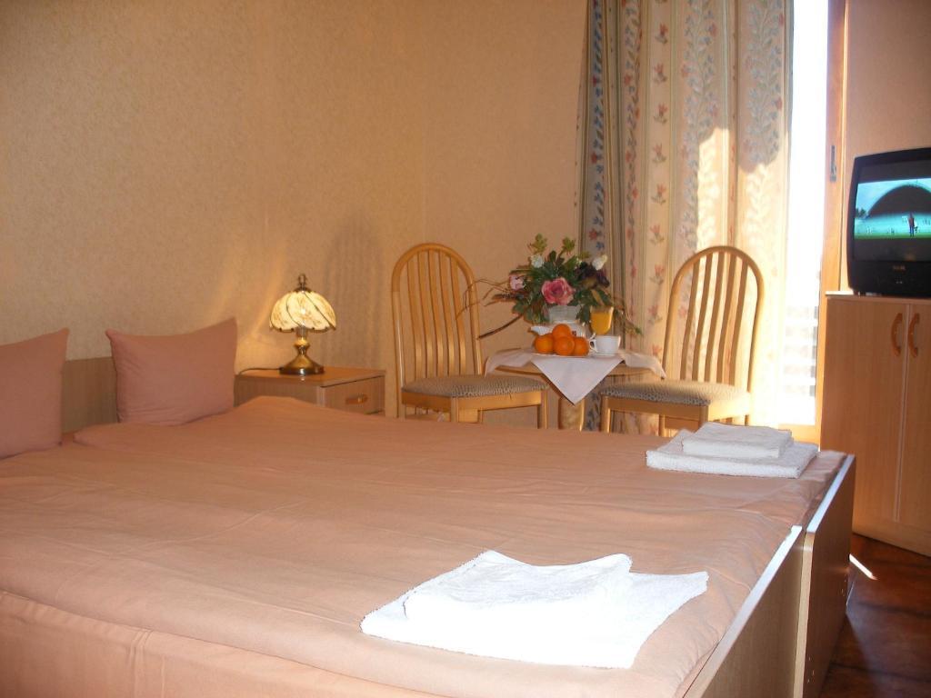 Tvirtove Prie Didziulio Hotel Dėdeliškės Kamer foto