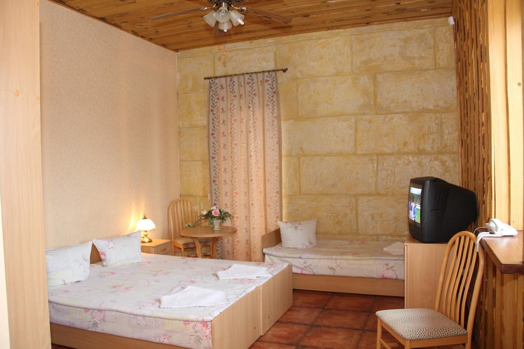 Tvirtove Prie Didziulio Hotel Dėdeliškės Kamer foto