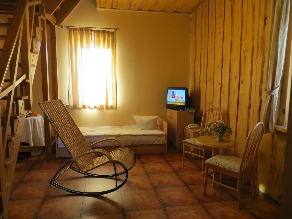 Tvirtove Prie Didziulio Hotel Dėdeliškės Kamer foto